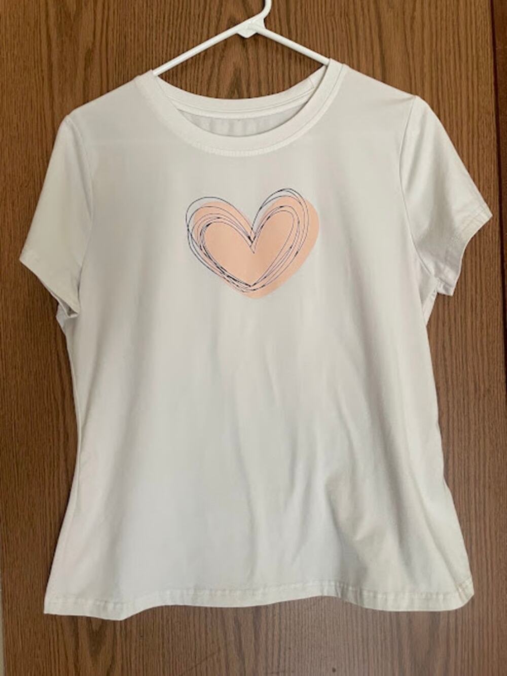 Sweet Minimalist White Abstract Scribble Wire Heart Graphic Short Sleeve Tee